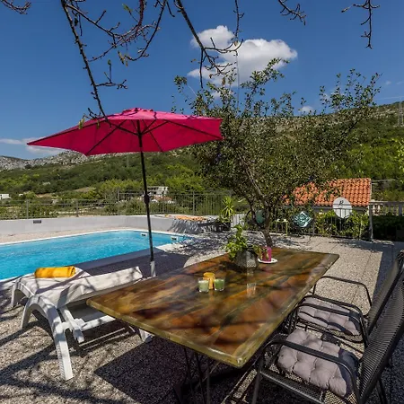 Almond Near Omis, Private Pool * Tugare