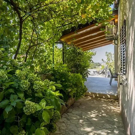 Almond Near Omis, Private Pool ヴィラ Tugare